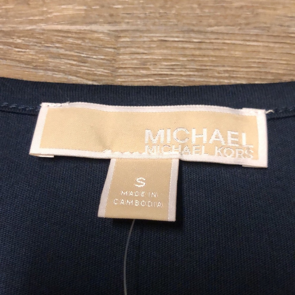 Brand🆕💖🔥💖 MICHAEL KORS tee - Picture 4 of 10